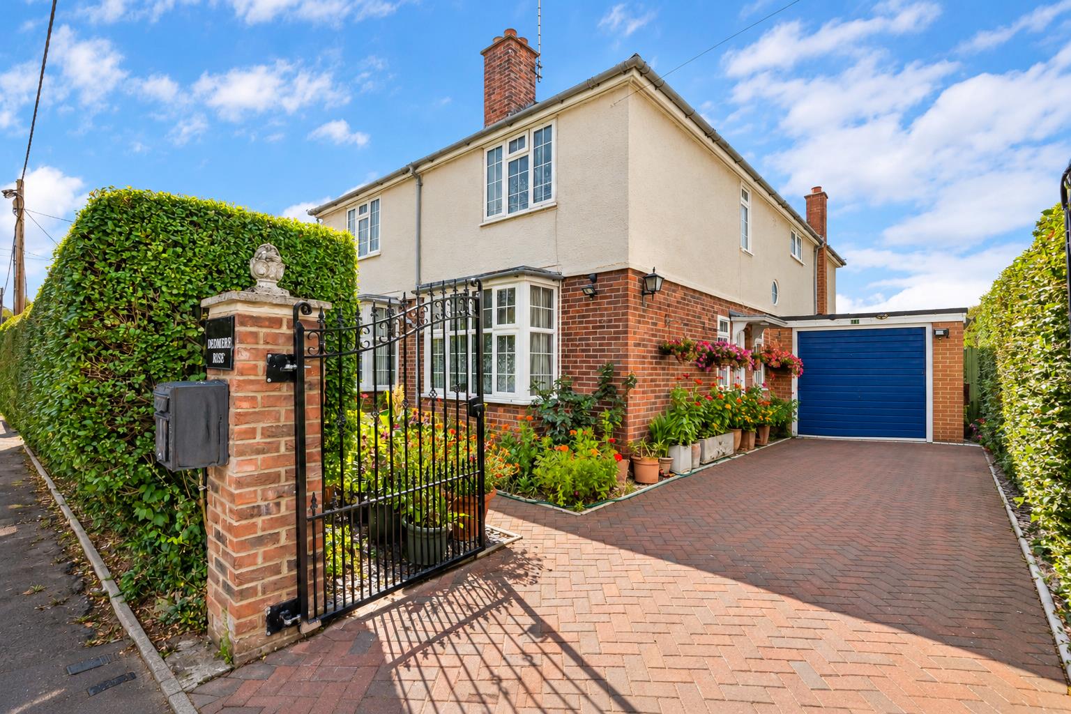 5 bed property in Dedmere Rise, Marlow